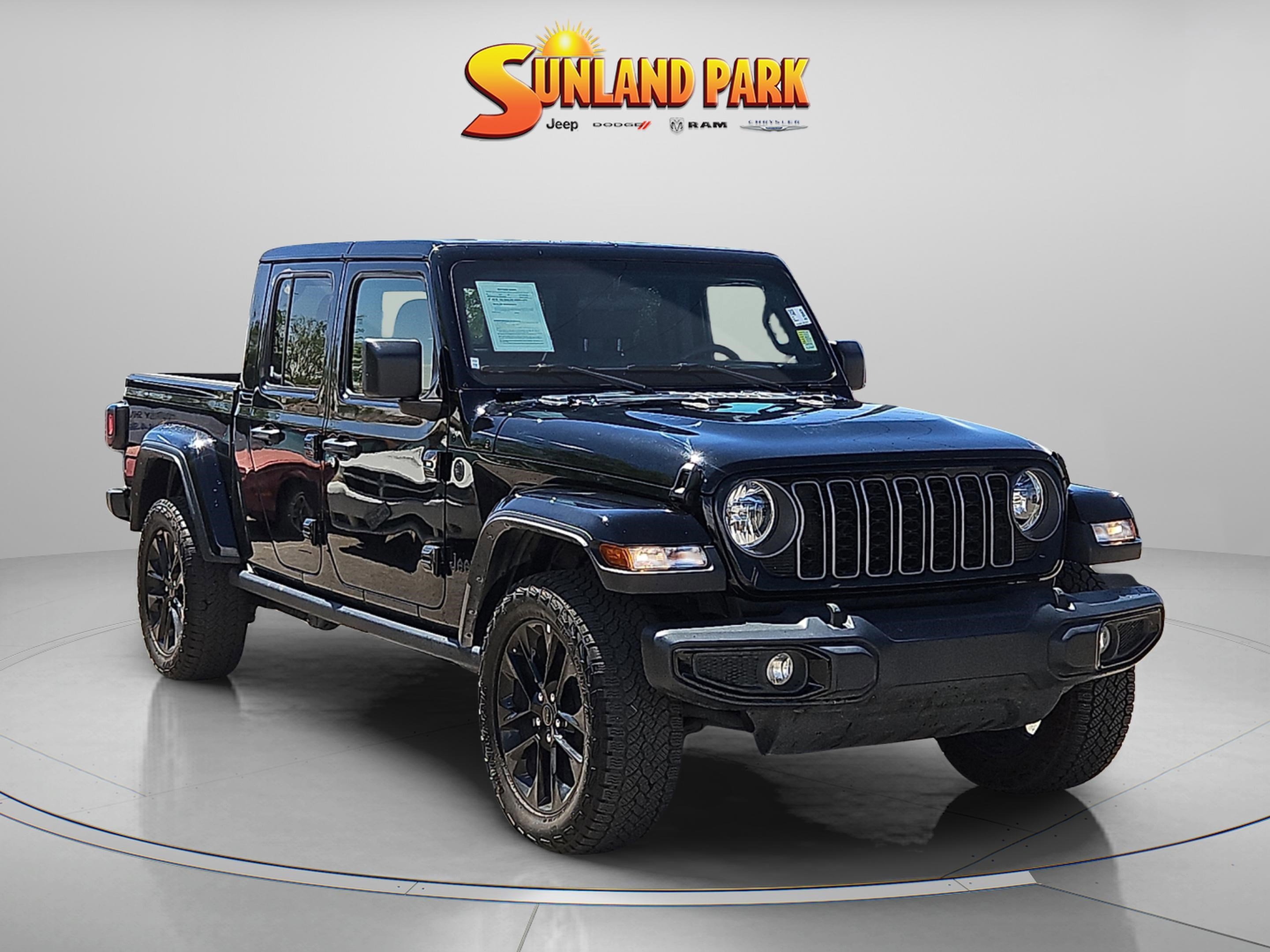 2025 Jeep Gladiator Nighthawk Auto's photo