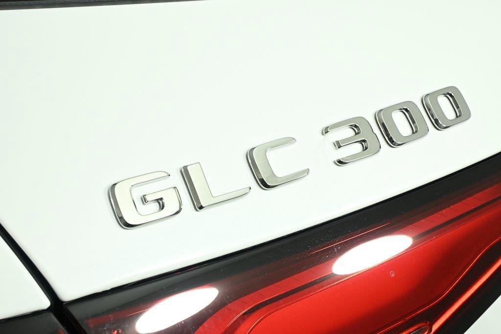 New 2027 MANUFAKTUR Moonlight White Metallic Mercedes-Benz GLC 300 image 64