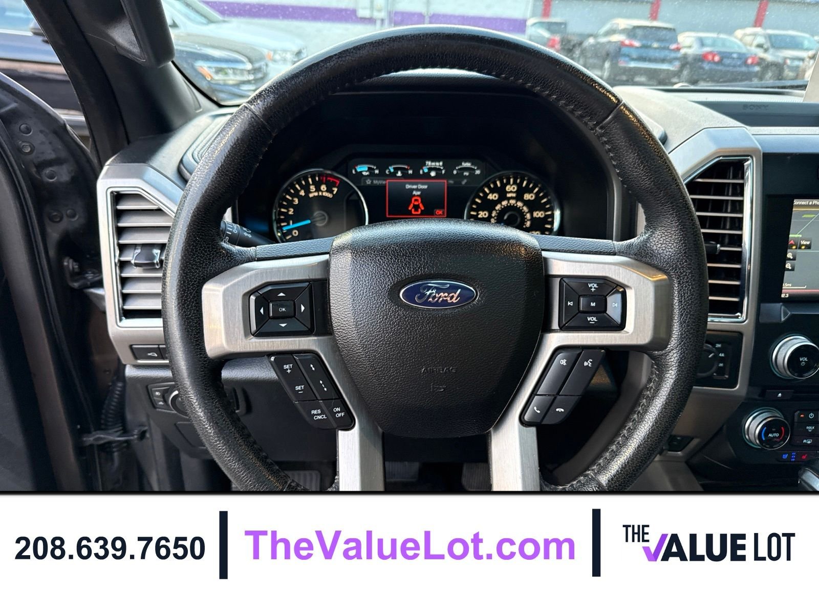 Used 2015  Ford Platinum image 24
