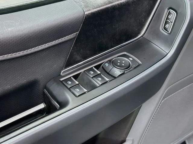 Used 2023 Black Ford XLT image 18