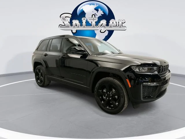 New 2026 Diamond Black Crystal Pearl-Coat Exterior Paint Jeep Limited image 3