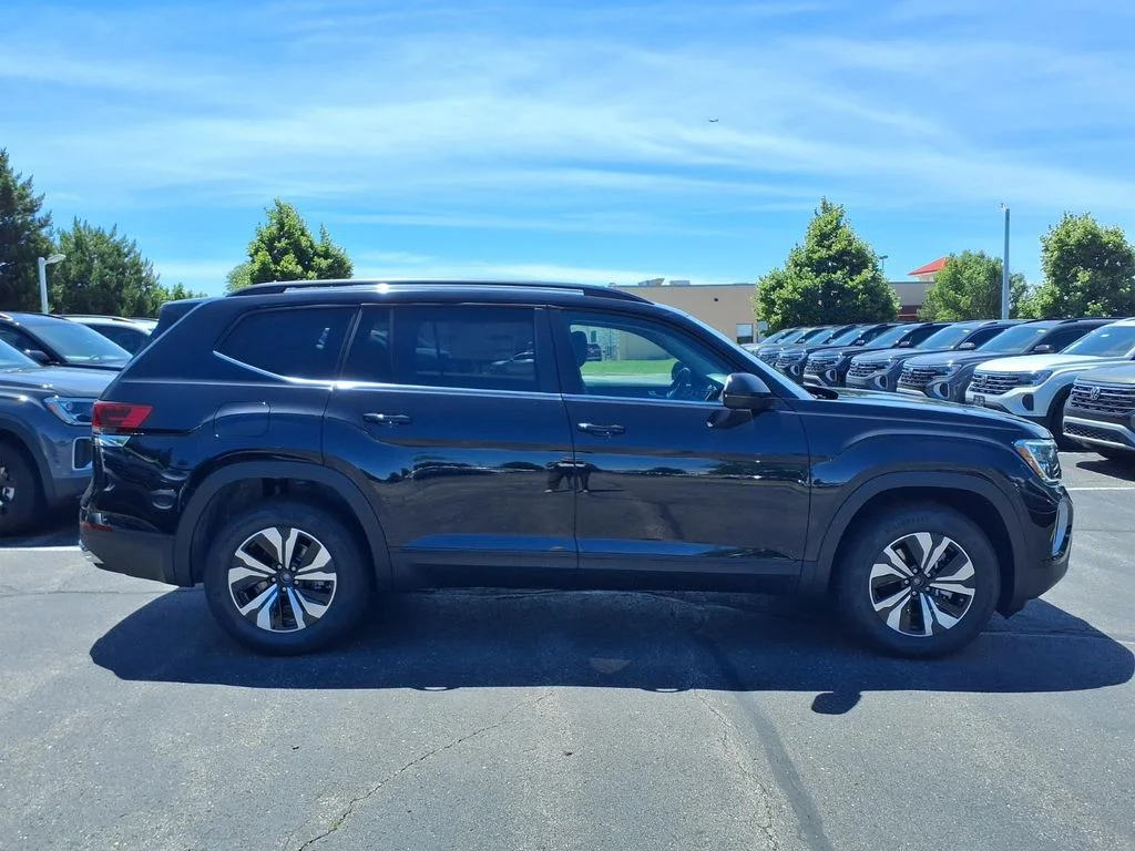 New 2026 Deep Black Pearl Volkswagen SE image 3