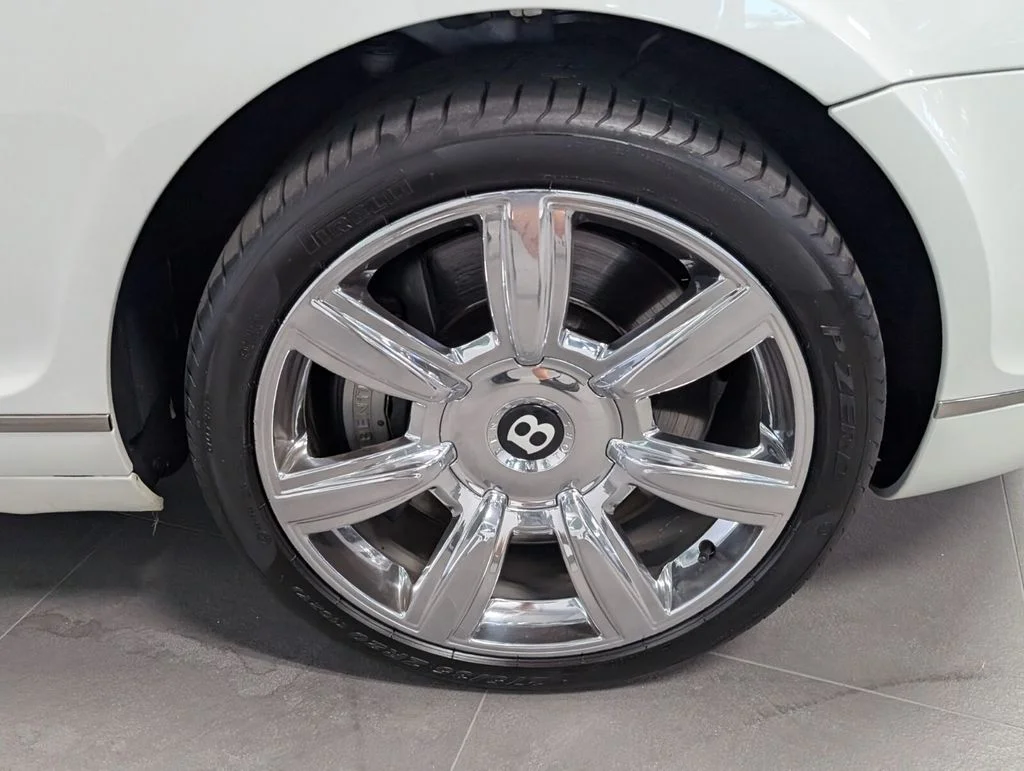 Used 2008 White Bentley Base image 18