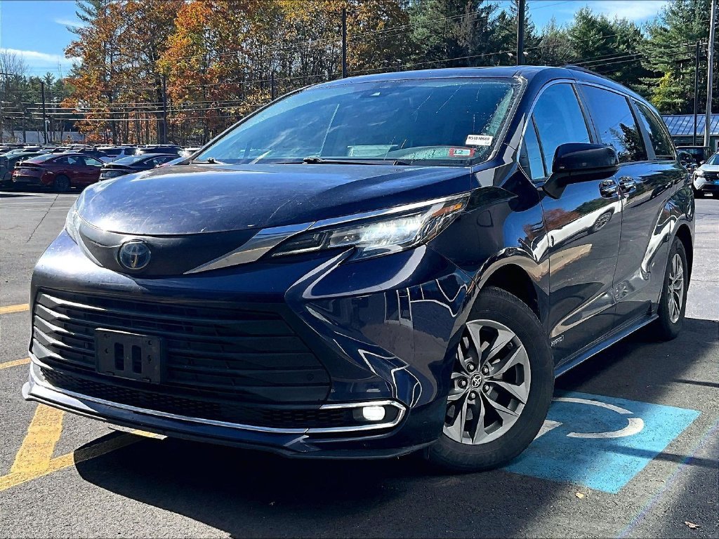 Used 2021 Gray Toyota XLE image 3
