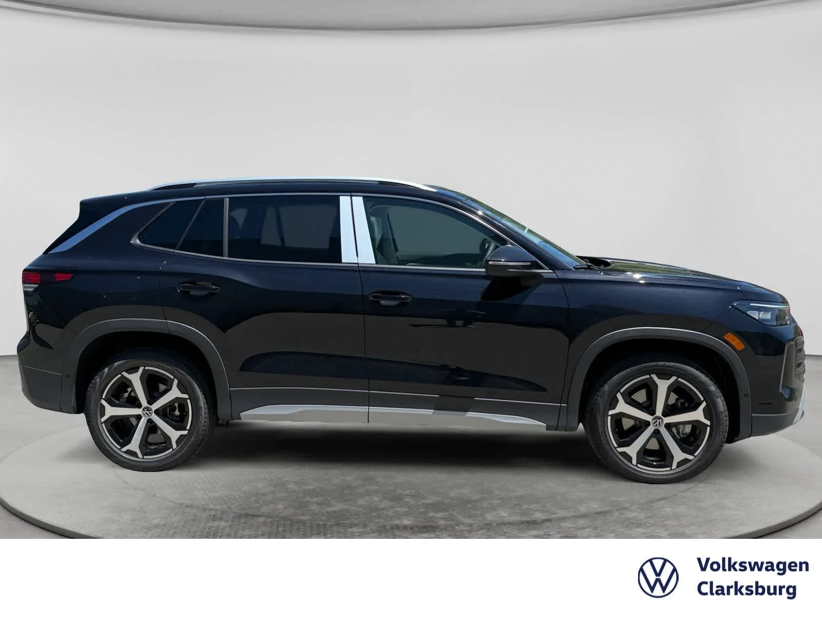 2026 Volkswagen Tiguan SE - Photo 4