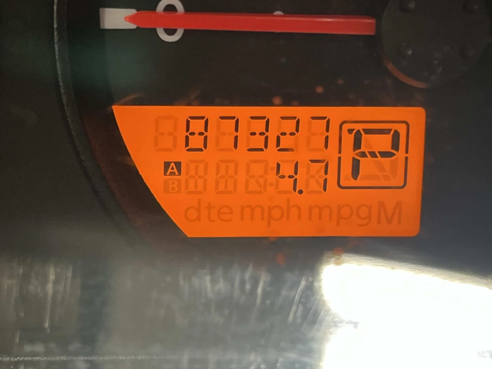 Used 2021 Gun Metallic Nissan SV 4x2 Crew Cab 3.8L V6 1 Owner image 18