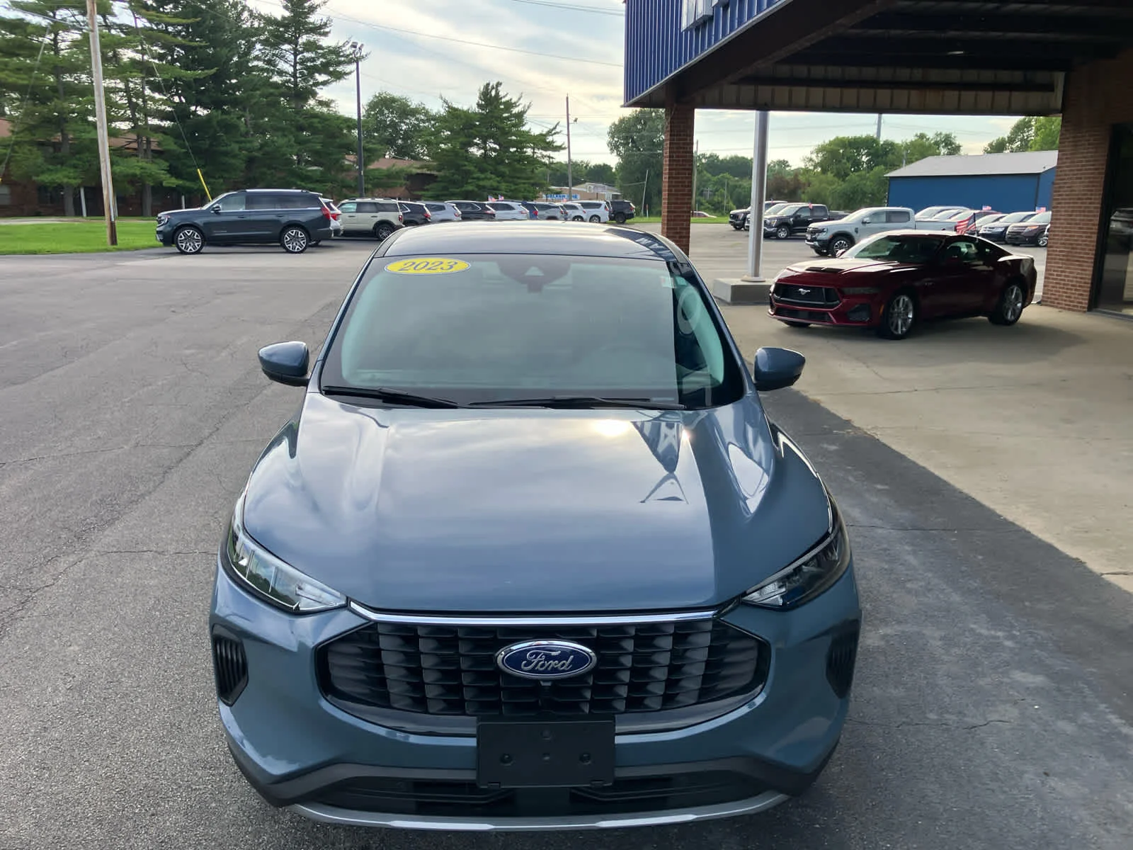 Used 2023 Vapor Blue Metallic Ford Active image 4