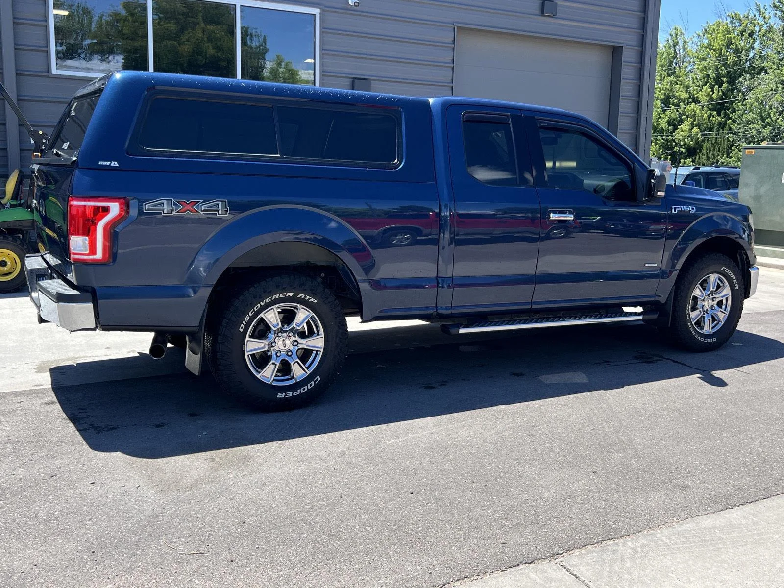 Used 2015 Blue Jeans Metallic Ford XLT image 5
