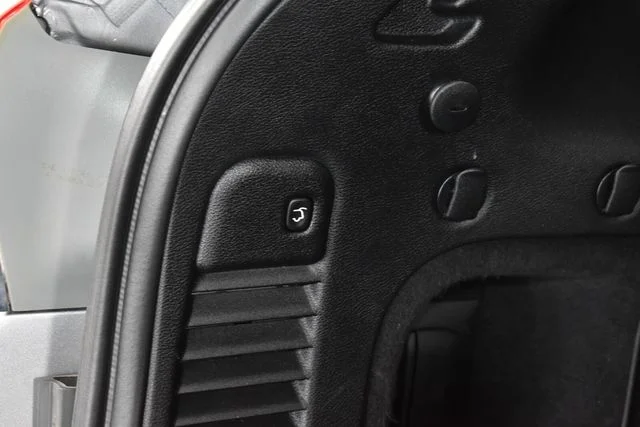 Used 2016 Silver Jeep Limited image 22