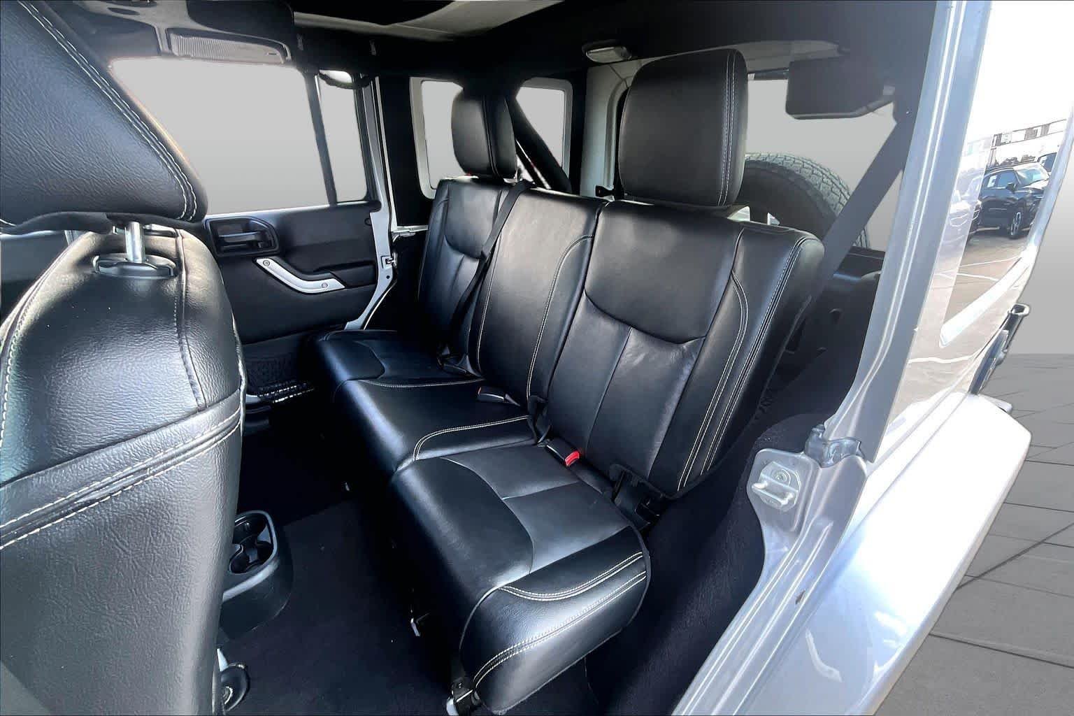 Used 2017 Billet Silver Metallic Clearcoat Jeep Sahara image 21