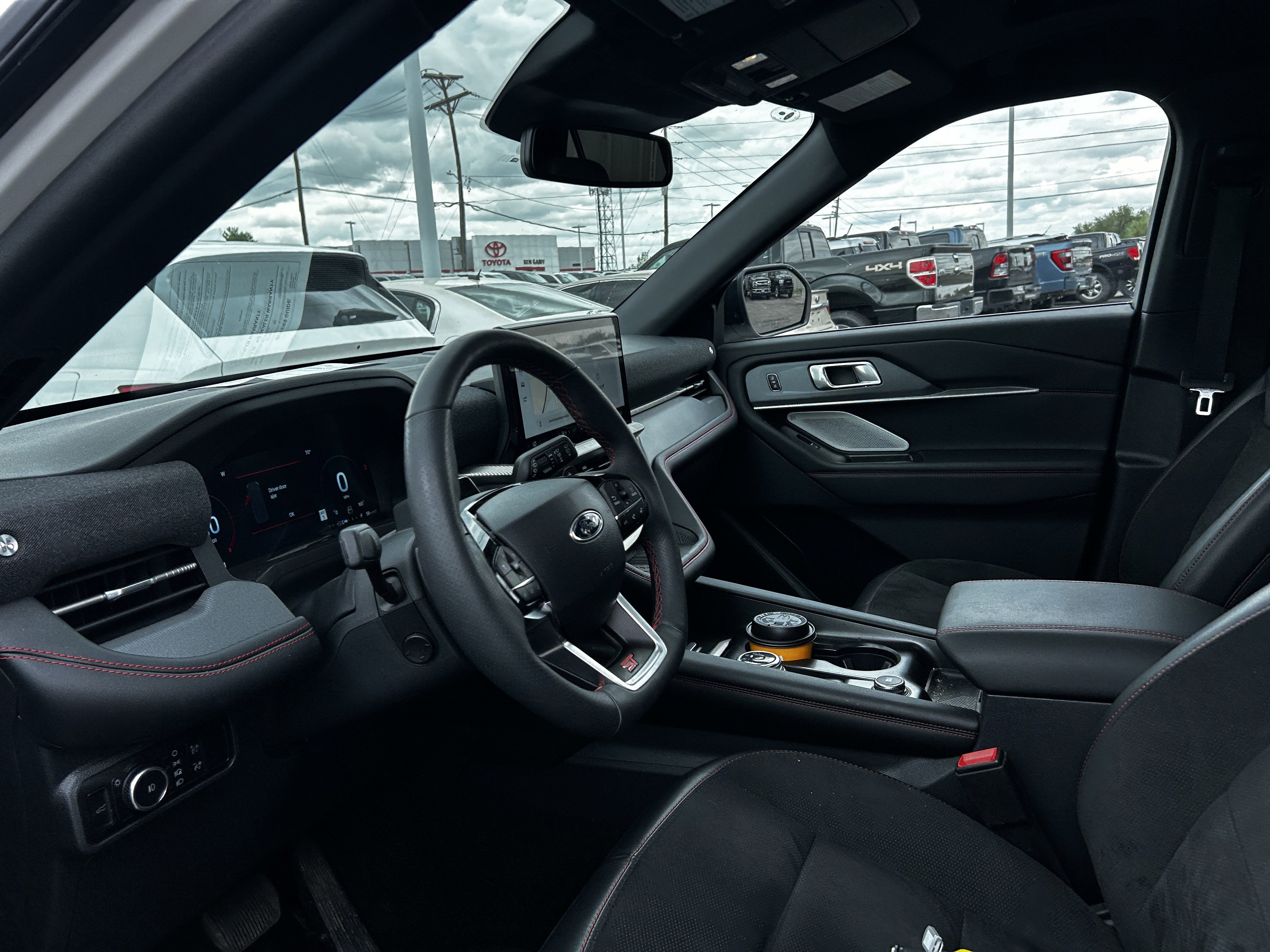 2025 Ford Explorer ST - Photo 10