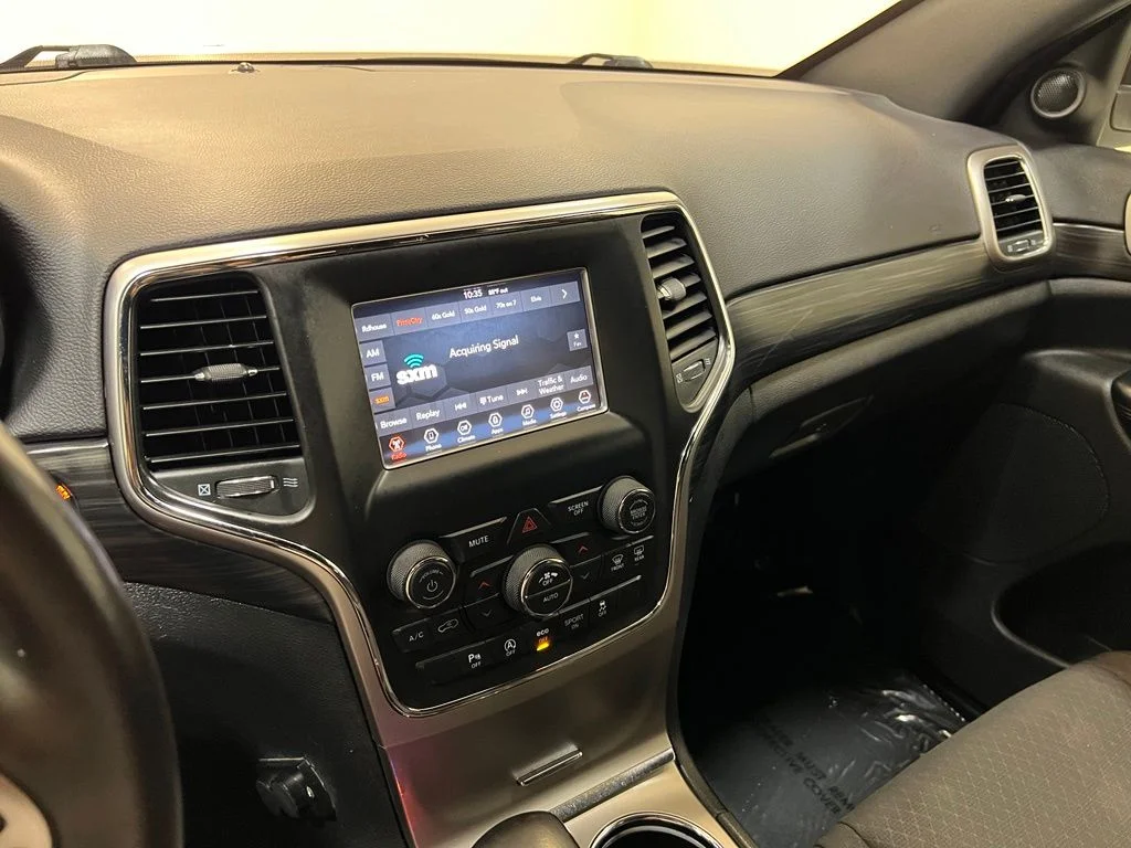 Used 2019 Red Jeep Laredo E image 23