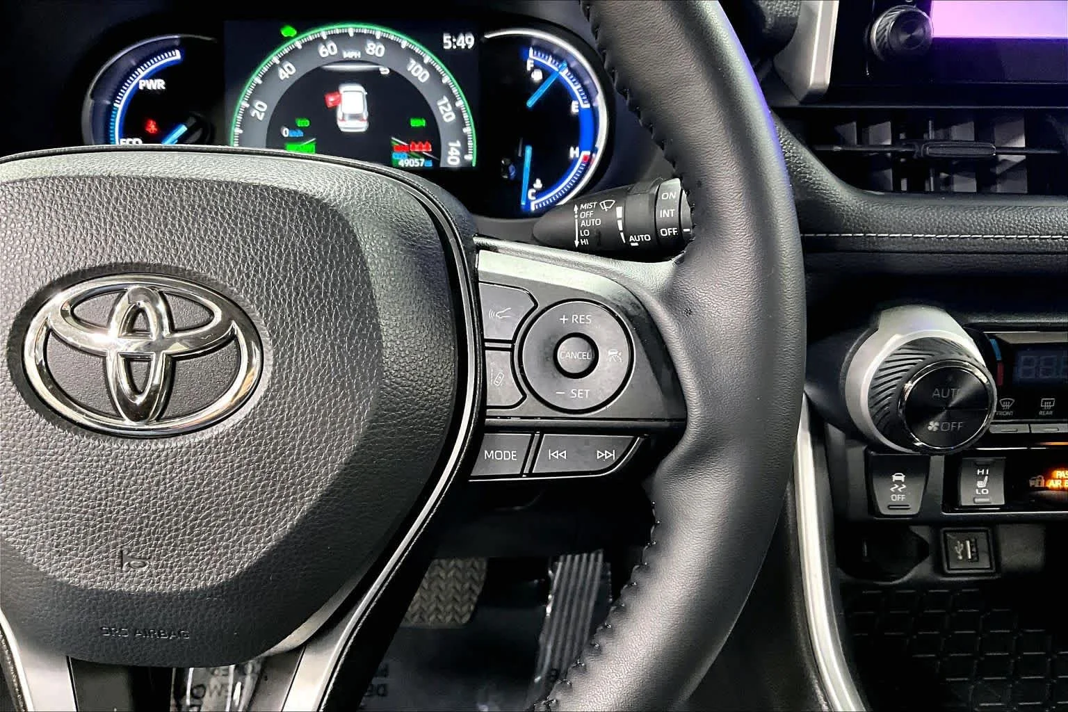 Used 2025 Ice Cap Toyota Hybrid XLE image 25