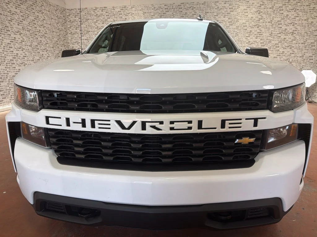 Used 2022 Summit White Chevrolet Custom image 2