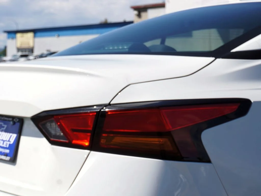 2025 Nissan Altima SV - Photo 11