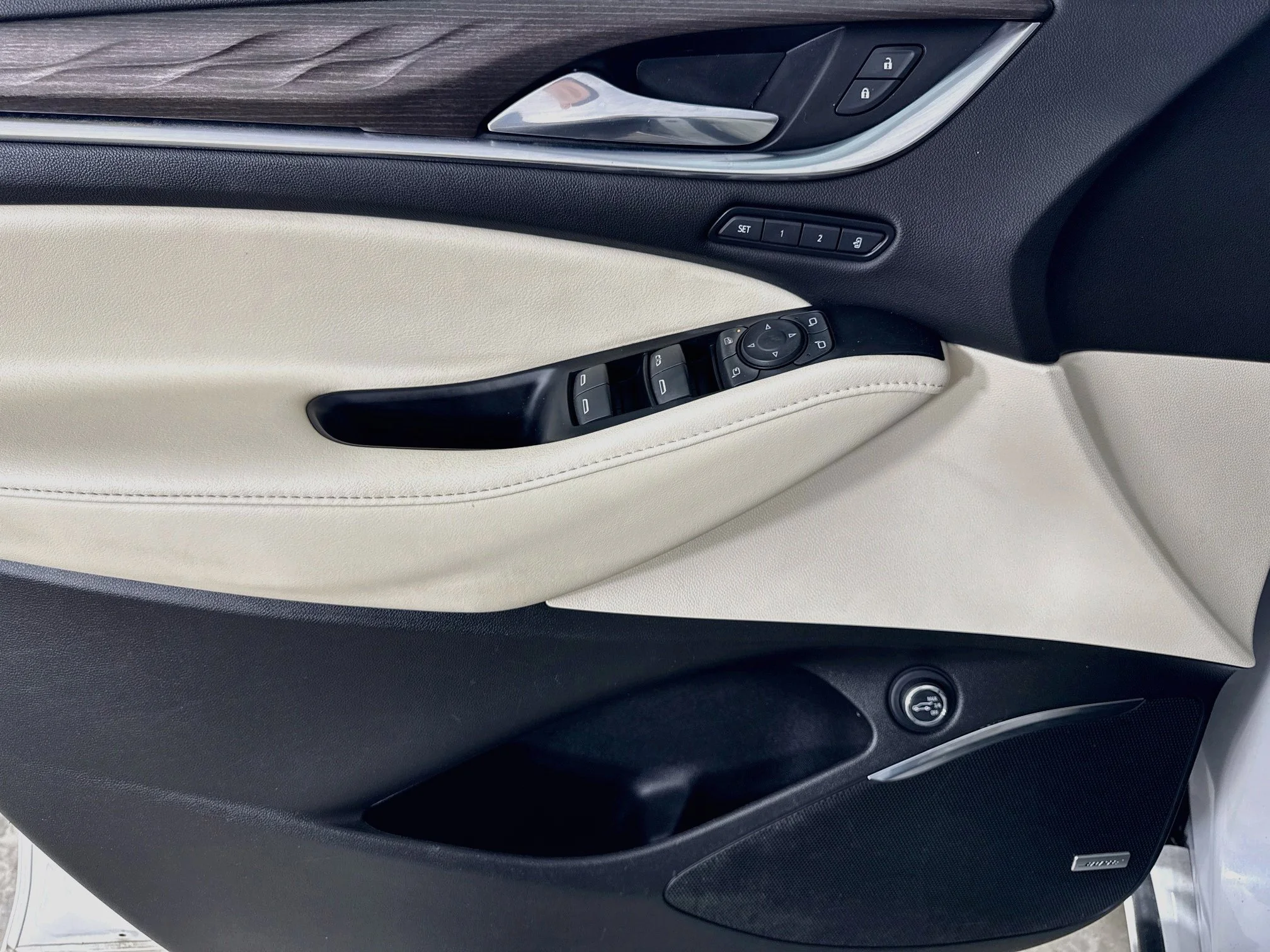 Used 2023 White Frost Tricoat Buick Avenir image 19