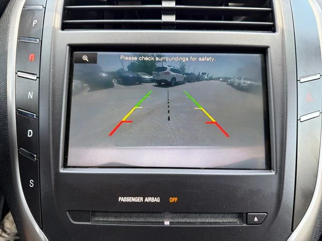 Used 2015 White Lincoln Base image 13