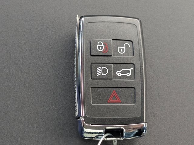 New 2026 Carpathian Grey Land Rover X-Dynamic SE image 32