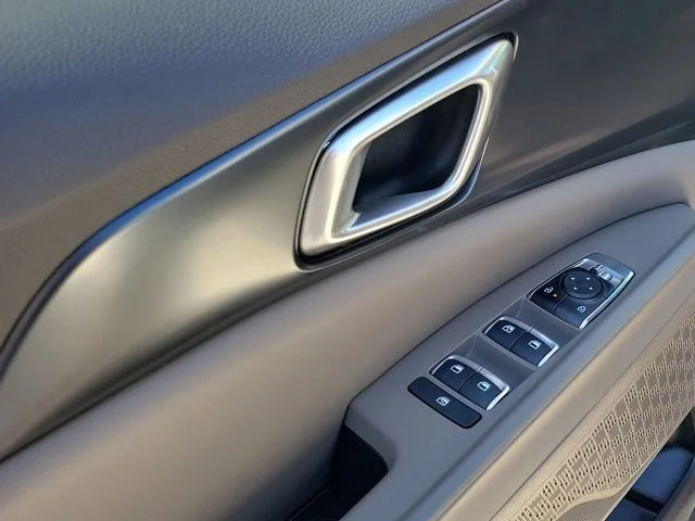 New 2026 Snow White Pearl Kia LXS image 6