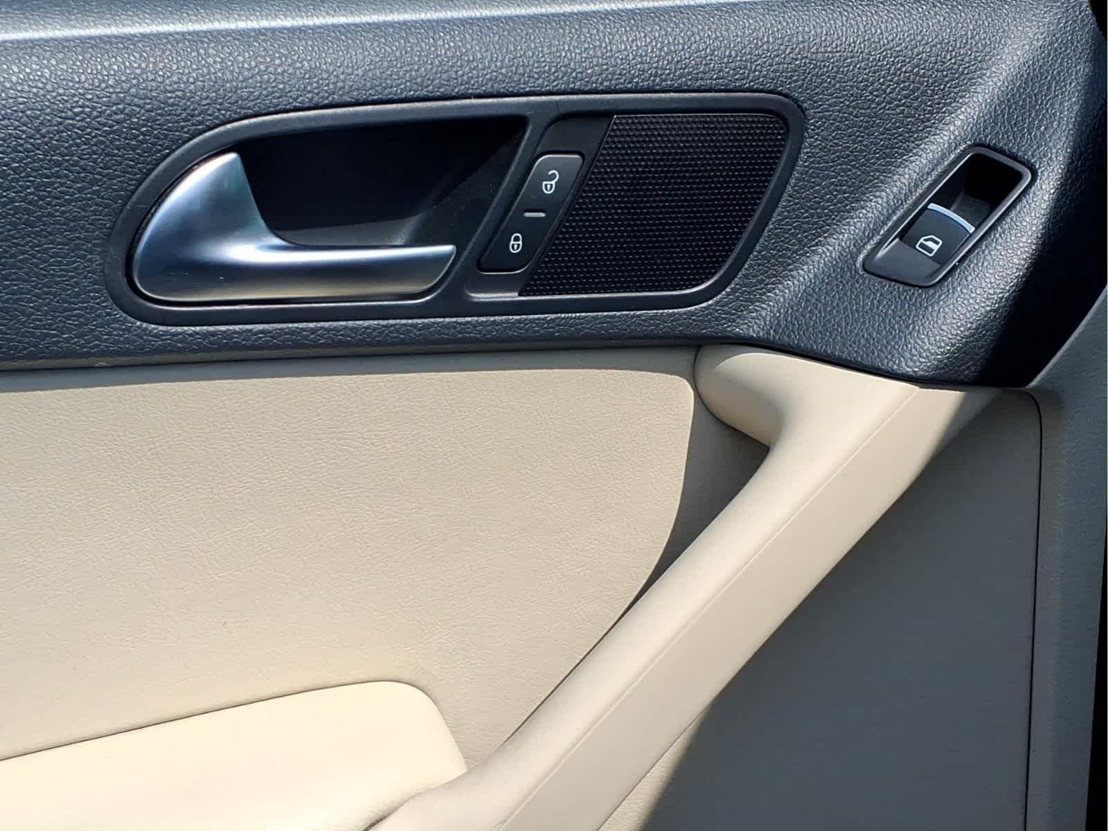 Used 2013 Deep Black Metallic Volkswagen SE w/Sunroof & Nav image 28