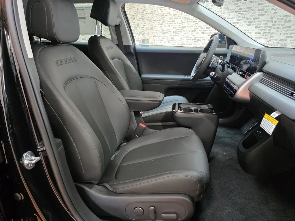 New 2026 Abyss Black Hyundai SEL image 11