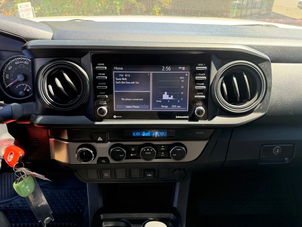Used 2022 White Toyota SR image 21
