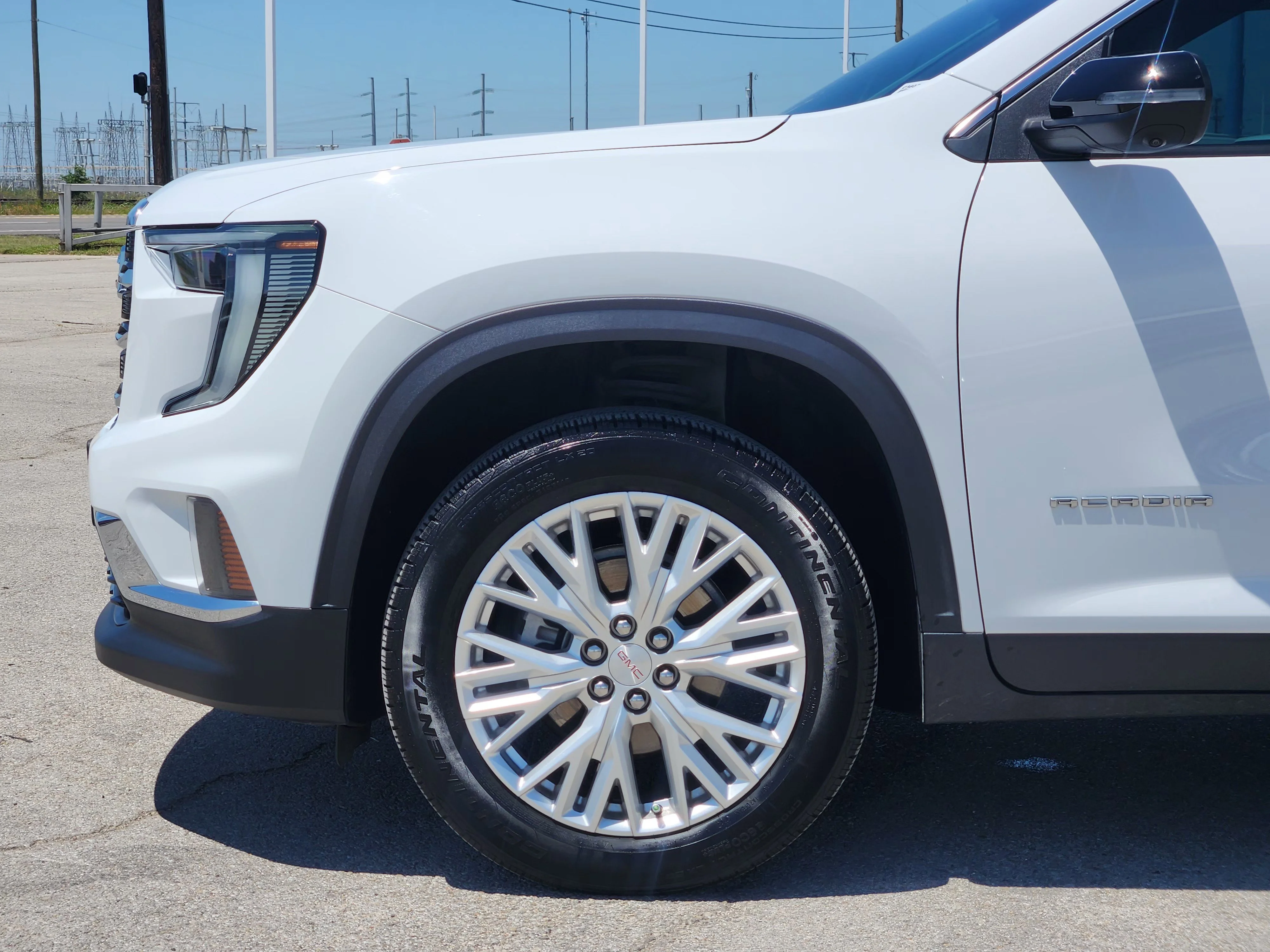 Used 2024 Summit White GMC Elevation image 9