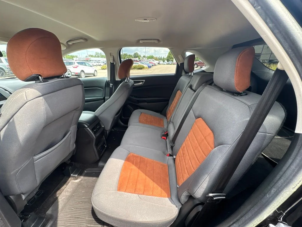 Used 2018 Shadow Black Ford SEL image 22