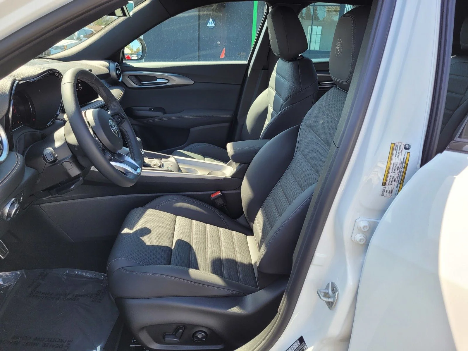 New 2025 Milano White Exterior Paint Alfa Romeo Base image 10