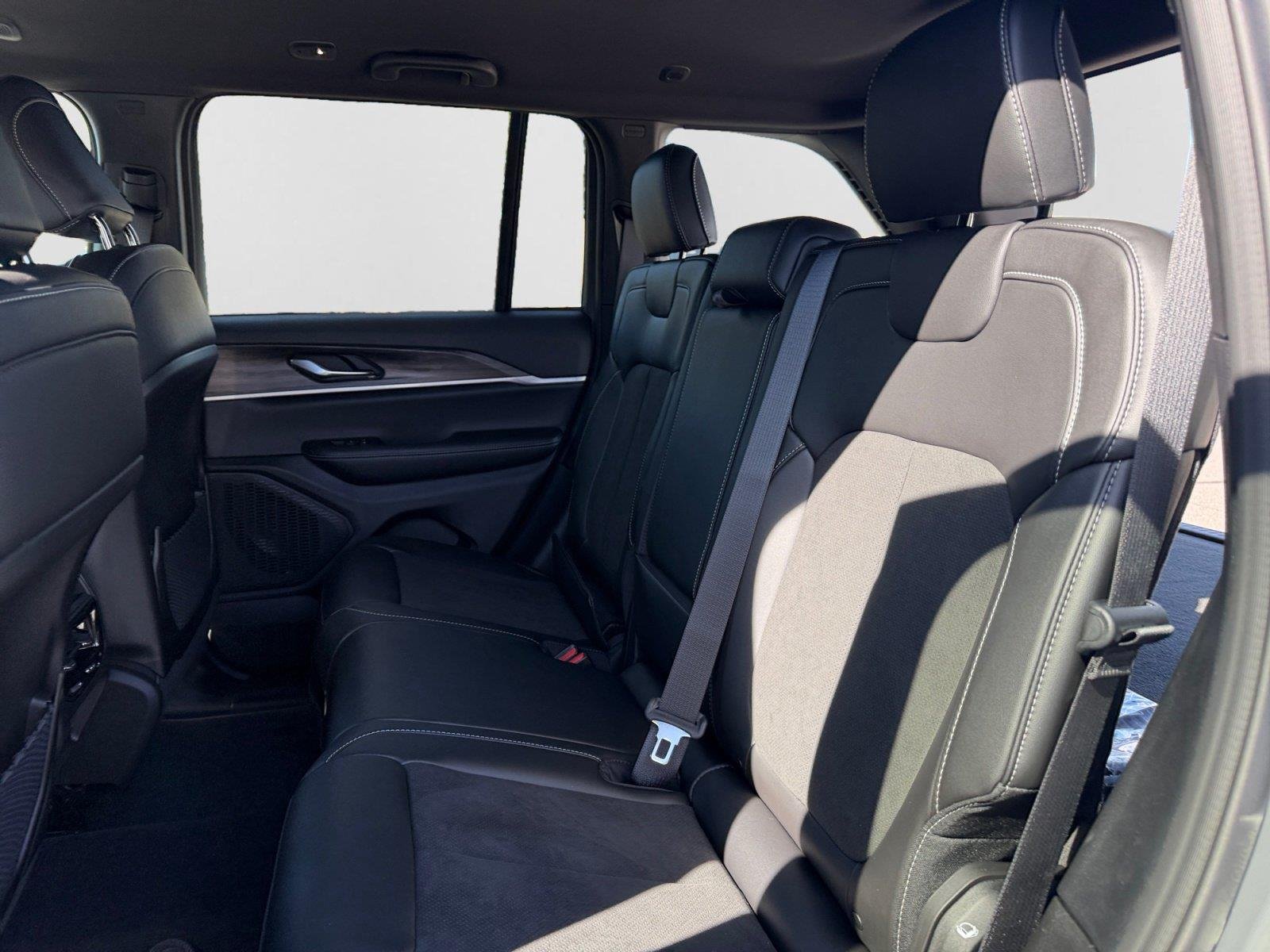 New 2027 Sting-Gray Clear-Coat Paint Jeep Laredo Altitude image 19
