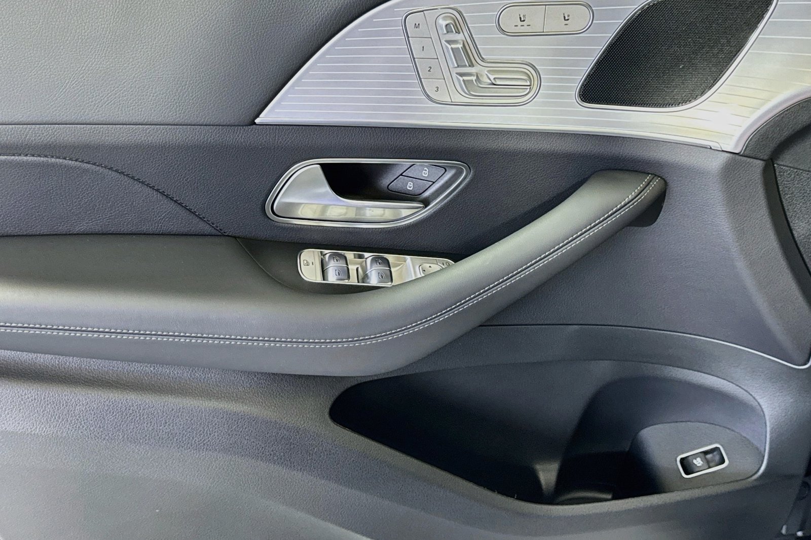 New 2027 Obsidian Black Metallic Mercedes-Benz GLE 450 image 17