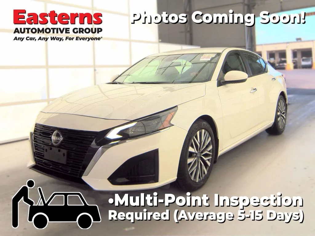 Used 2023 White Nissan 2.5 SV image 1