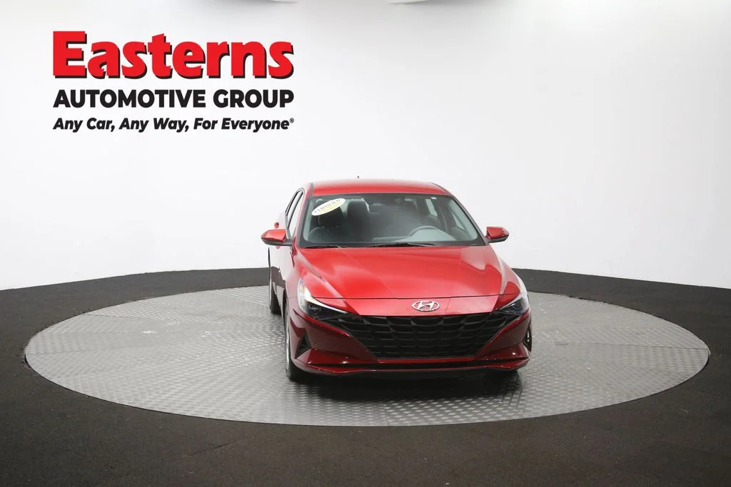 Used 2023 Red Hyundai SE image 51