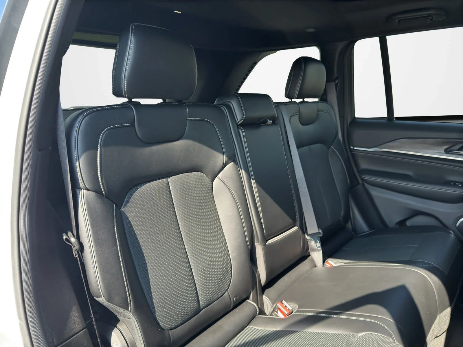 2024 Jeep Grand Cherokee Overland - Photo 14