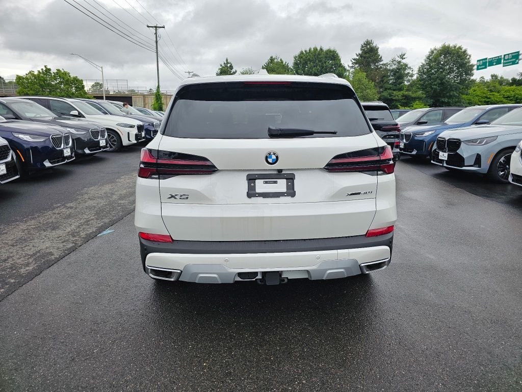 New 2026 Mineral White Metallic BMW xDrive40i image 4