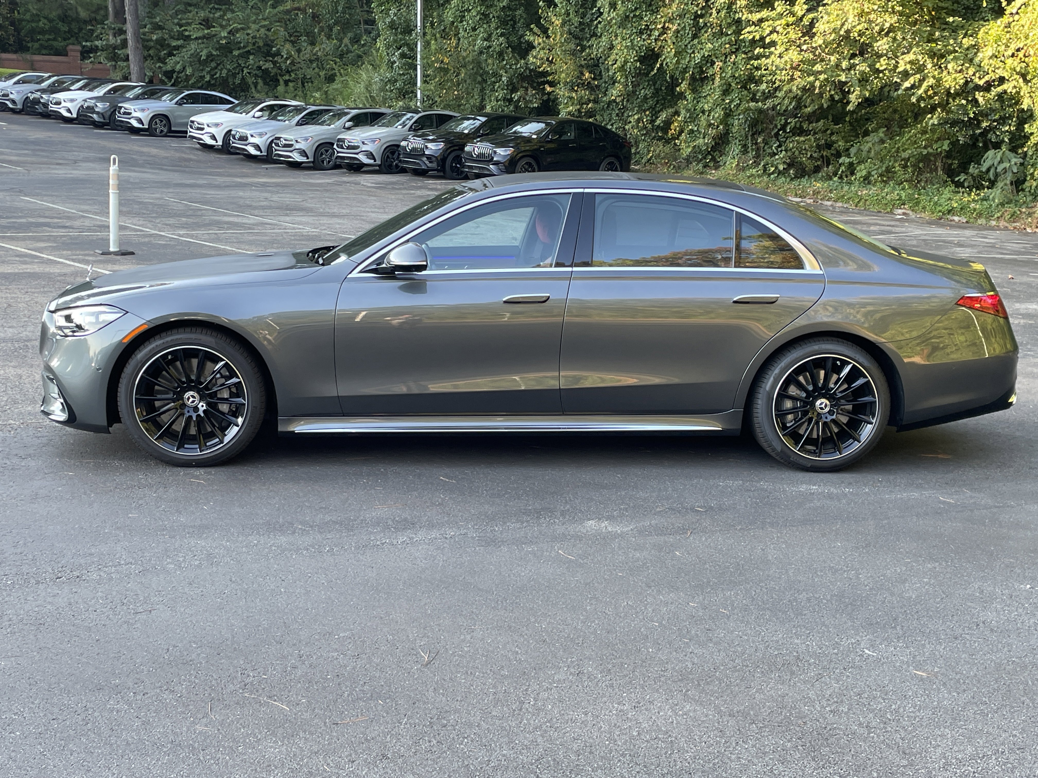 New 2026 MANUFAKTUR Signature Graphite Metallic Mercedes-Benz S 580 4MATIC® Sedan image 12