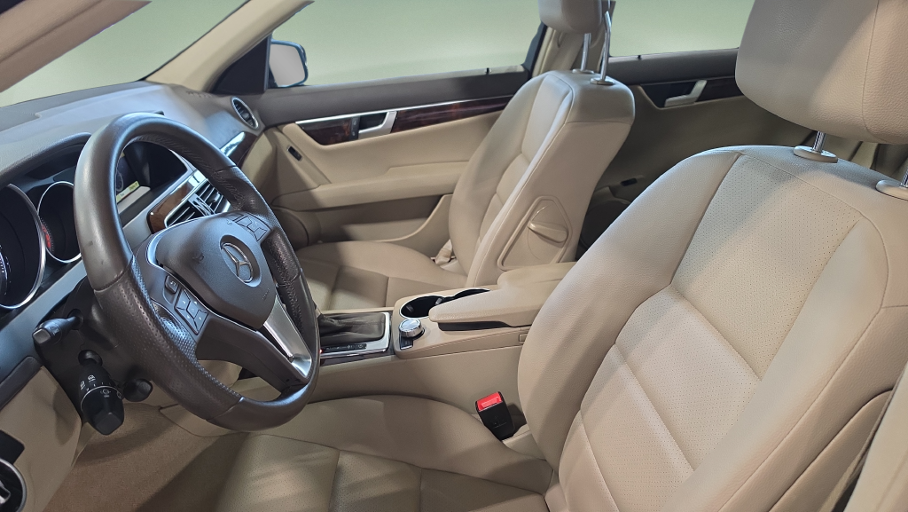 Used 2012  Mercedes-Benz C 300 image 14
