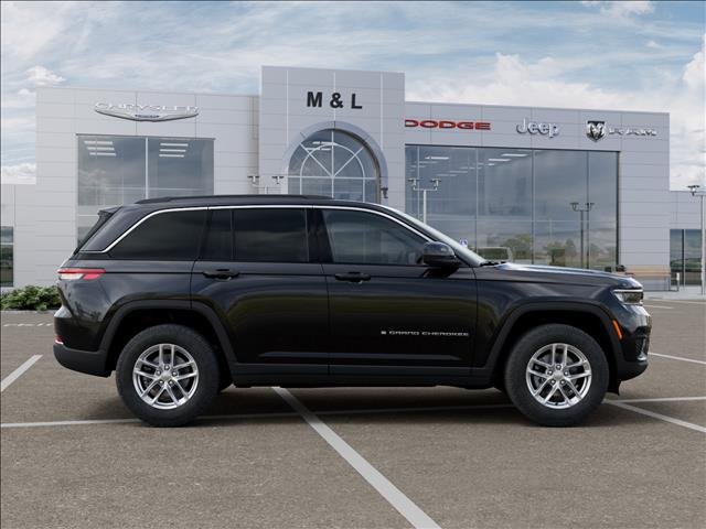 New 2026 Diamond Black Crystal Pearl-Coat Exterior Paint Jeep Laredo 4x4 image 21