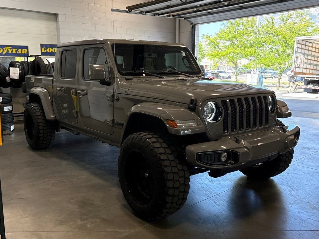 Used 2023 Gray Jeep High Altitude 4x4 image 3