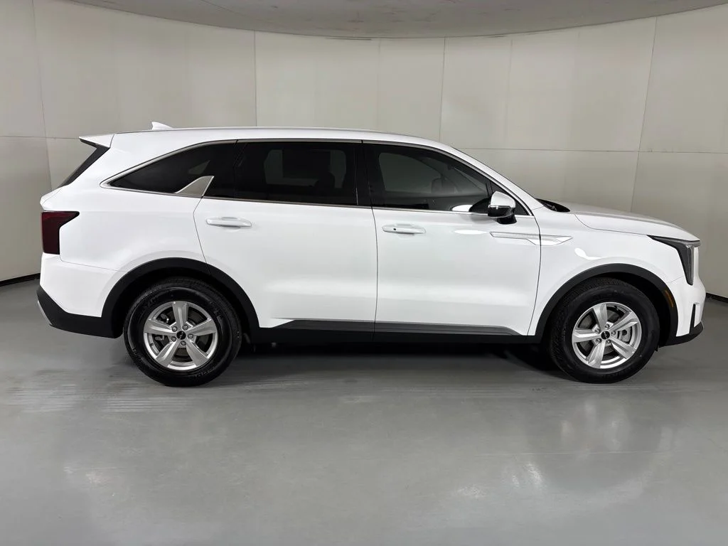 New 2026 Glacial White Pearl Kia LX image 9