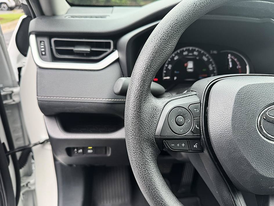 Used 2025 Ice Cap Toyota XLE image 13