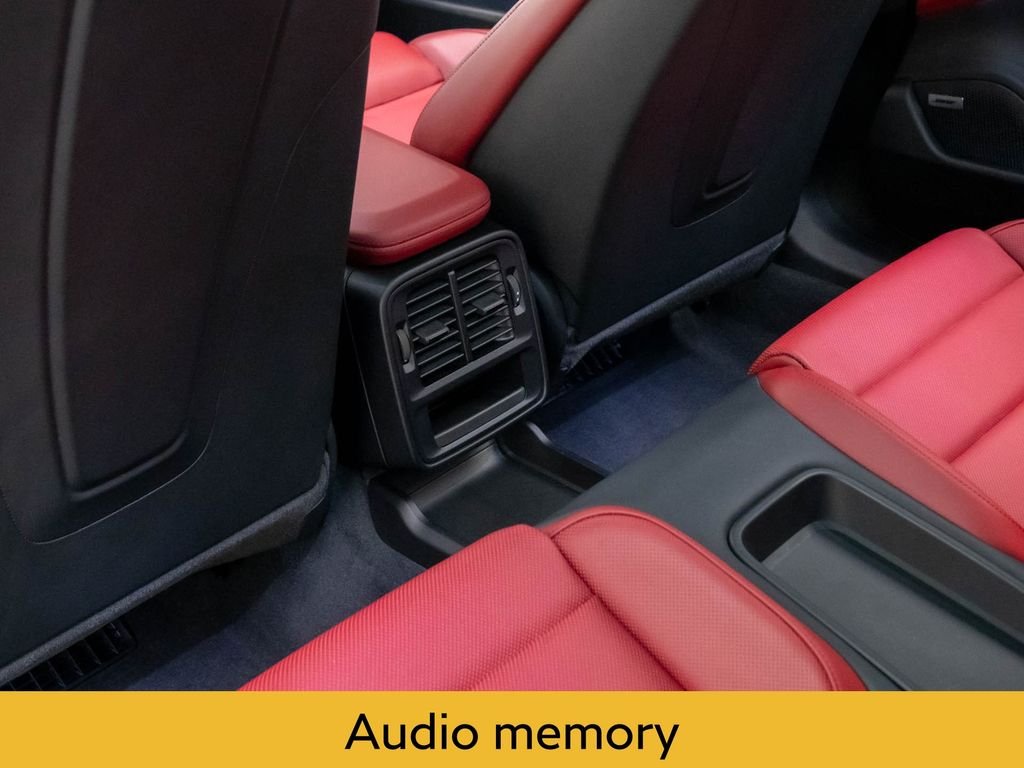 2023 Porsche Taycan GTS - Photo 18