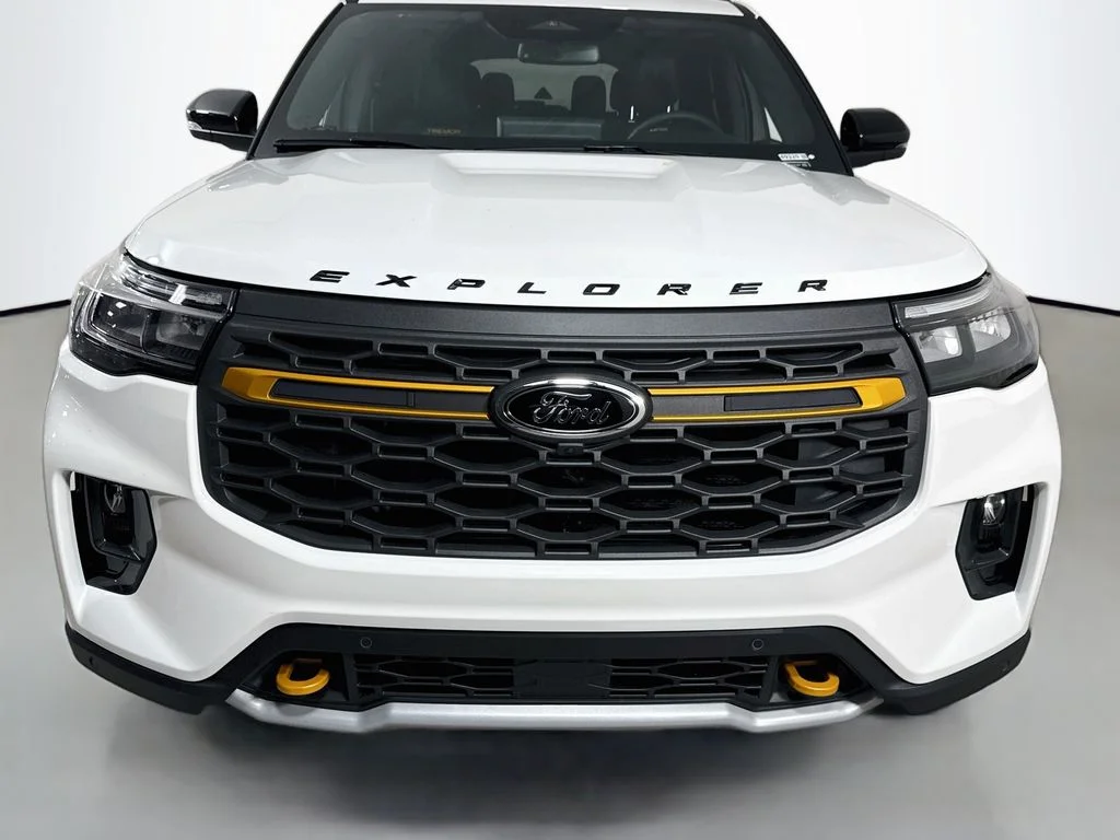 New 2026 Star White Metallic Tri-Coat Ford Tremor® image 2