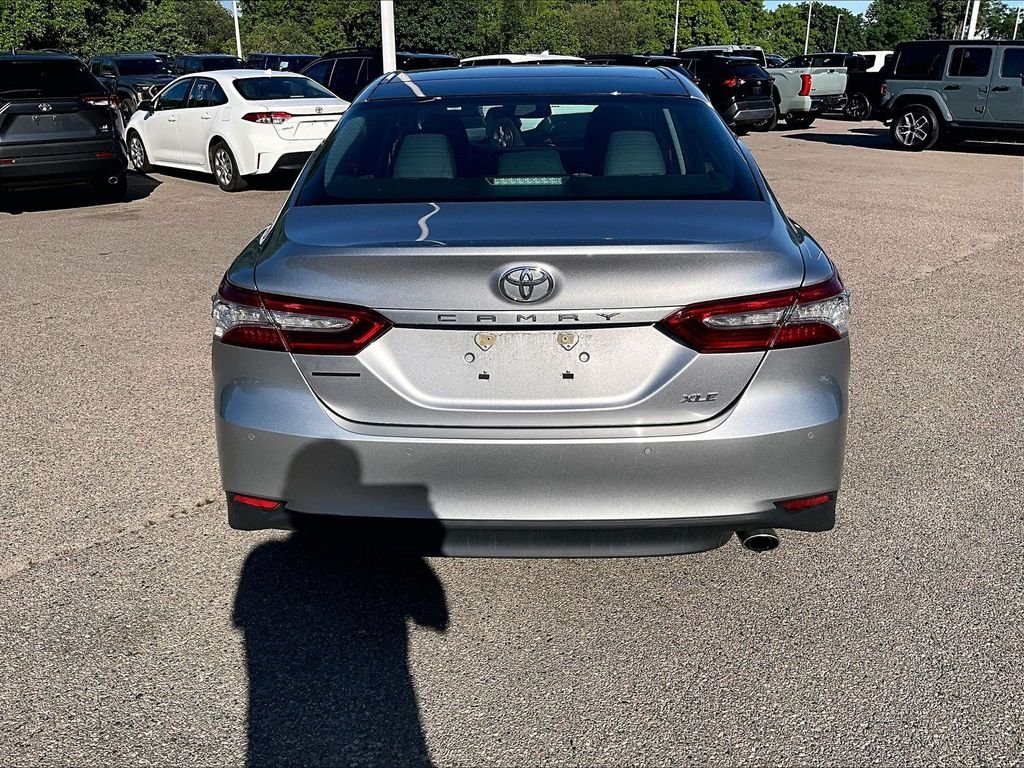 Used 2018 Silver Toyota XLE image 10