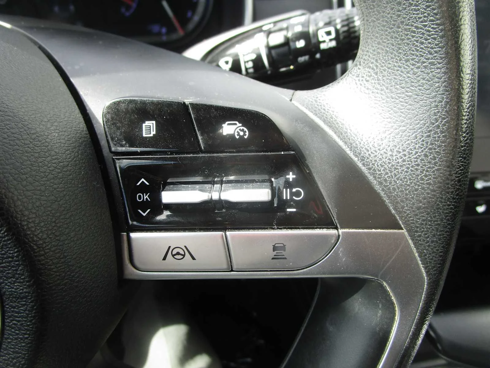 Used 2022 Shimmering Silver Hyundai SEL image 30