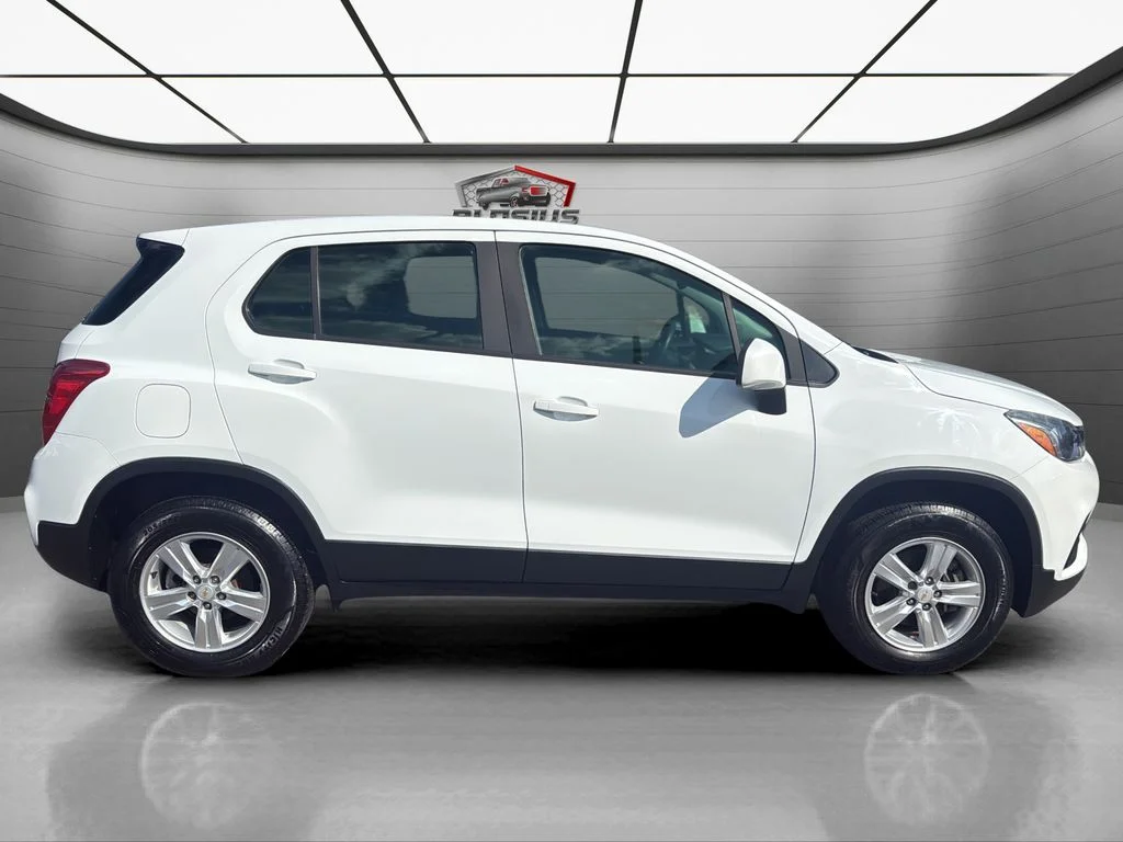 Used 2018 White Chevrolet LS image 6