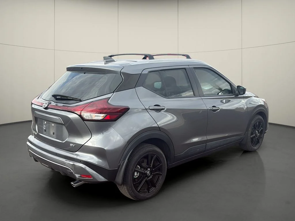 Used 2024 Gray Nissan SV image 7