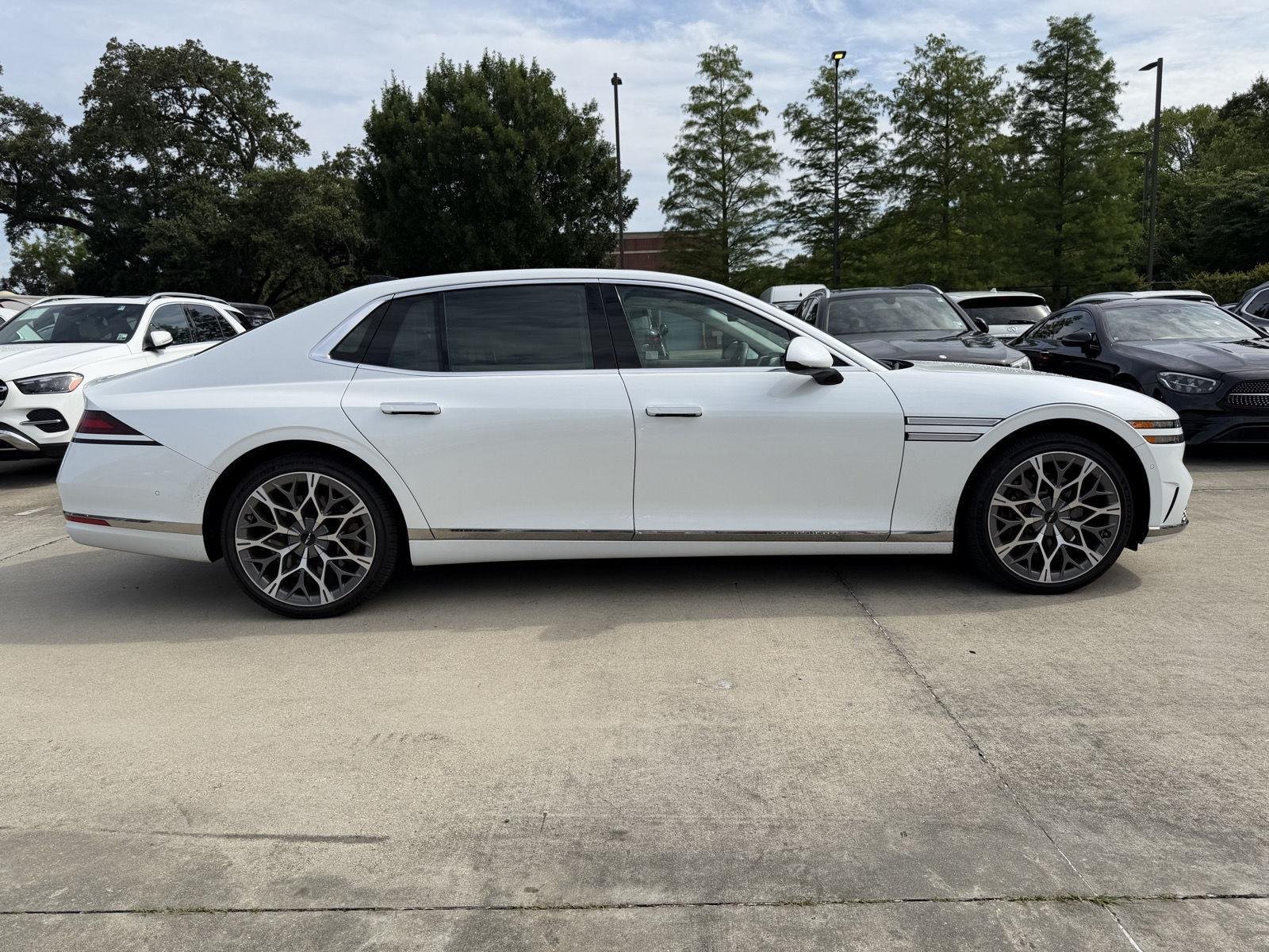 Used 2025 Uyuni White Genesis 3.5T e-SC image 30