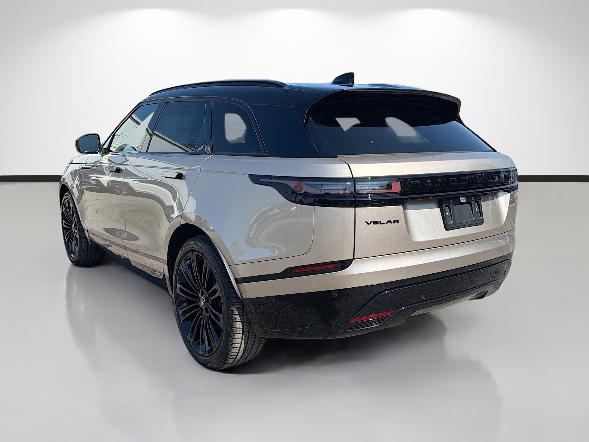 New 2026 Batumi Gold Land Rover Belgravia Edition image 3