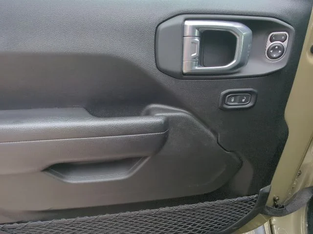 Used 2025 Green Jeep Rubicon image 11